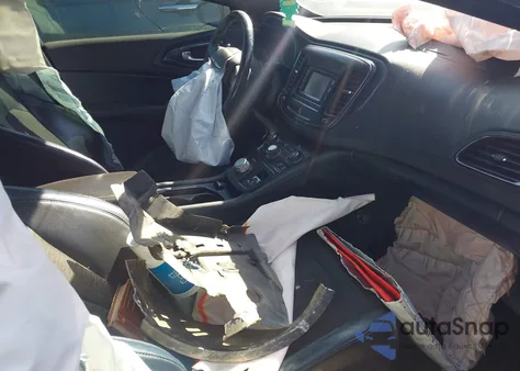 2015 Chrysler 200 S z USA, uszkodzony, nr VIN 1C3CCCBB4FN724861